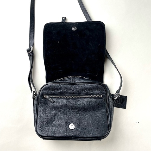 Elegant Black Crossbody Bag Danier Leather - Picture 4 of 6